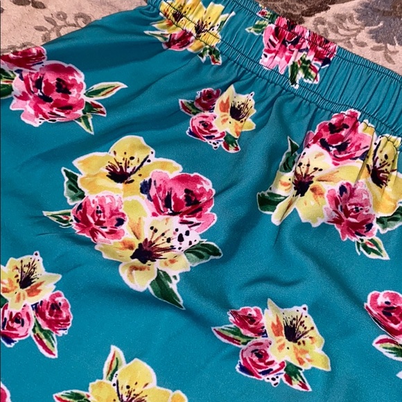 NEW May Designs Skirt - Picture 2 of 4